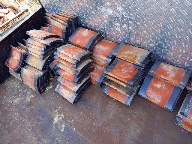 剥がした瓦の一部になります